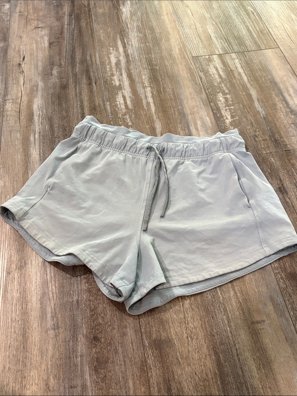 Lululemon Inner Glow HR Shorts size 4
